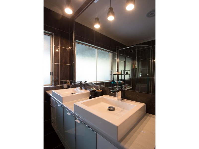 12 Waddington Parade, Plainland QLD 4341