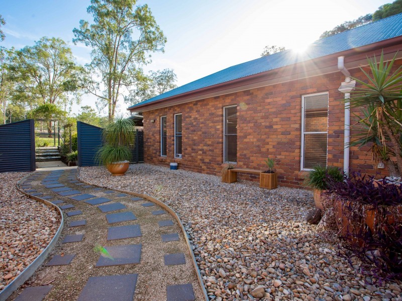 12 Waddington Parade, Plainland QLD 4341