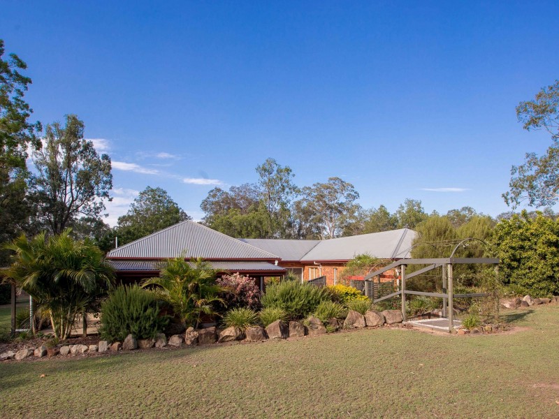 12 Waddington Parade, Plainland QLD 4341
