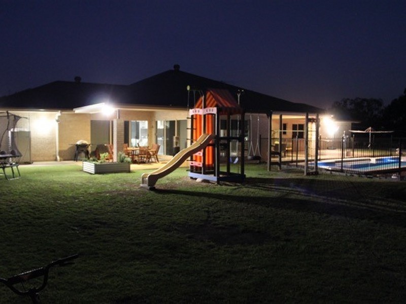 4 Riley Court, Kensington Grove QLD 4341