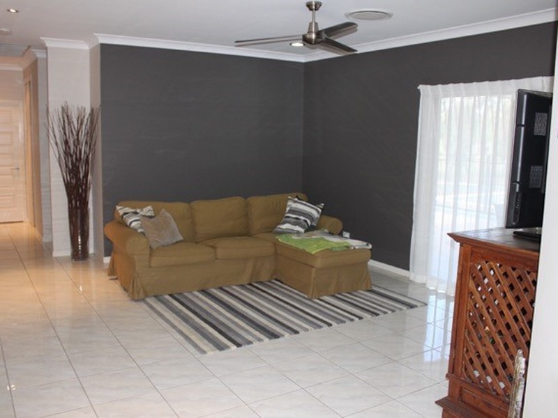 4 Riley Court, Kensington Grove QLD 4341