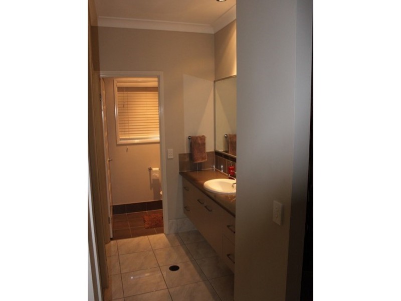 4 Riley Court, Kensington Grove QLD 4341