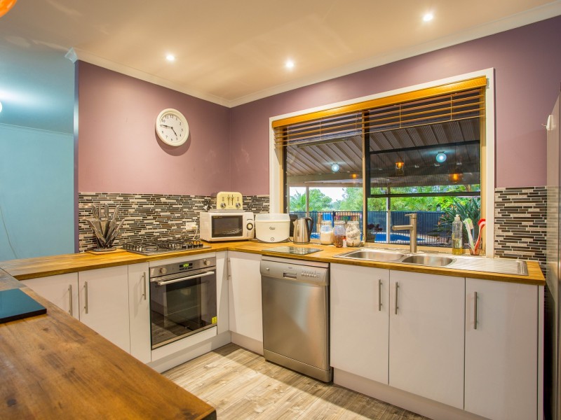 37 Walnut Drive, Brightview QLD 4311