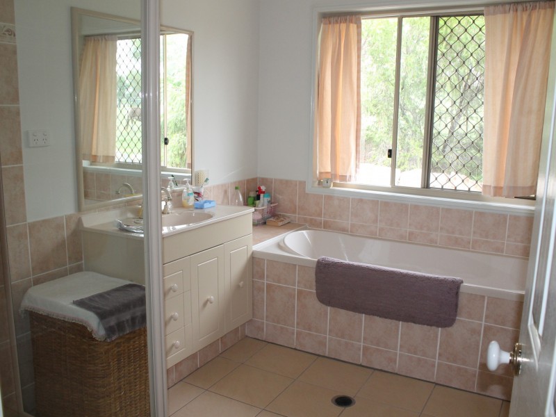34 Laurette Drive, Glenore Grove QLD 4342