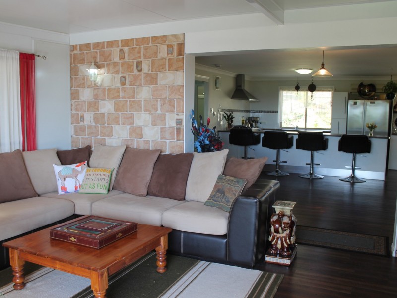 21 Anthony Court, Summerholm QLD 4341