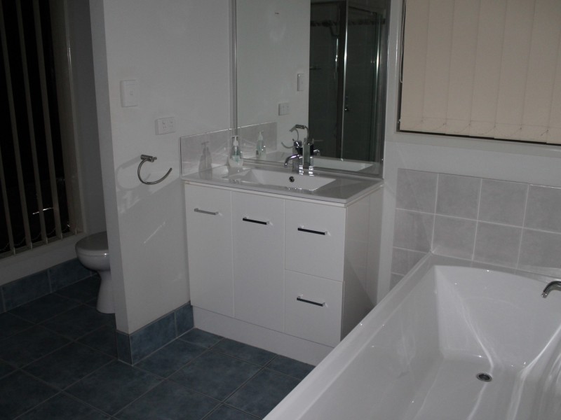 34 Caleys Court, Lockrose QLD 4342