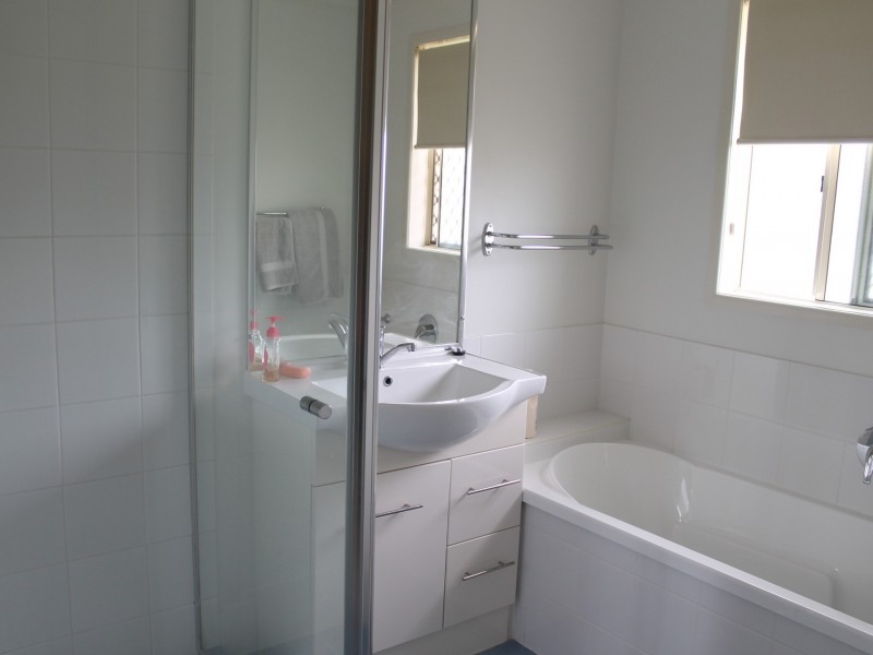 56 Fairway Drive, Kensington Grove QLD 4341