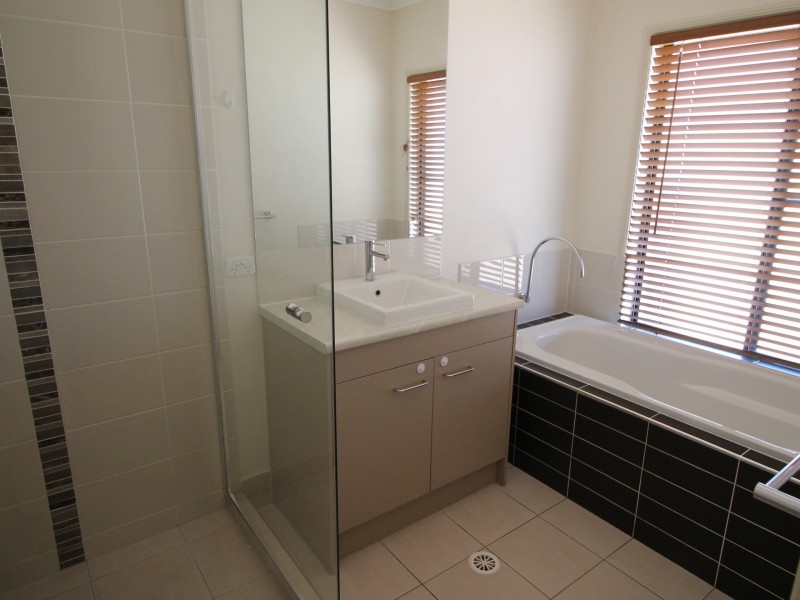 6 Westwood Crescent, Hatton Vale QLD 4341