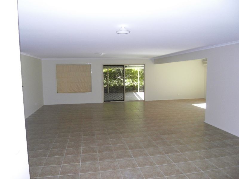 8 Quail Court, Plainland QLD 4341