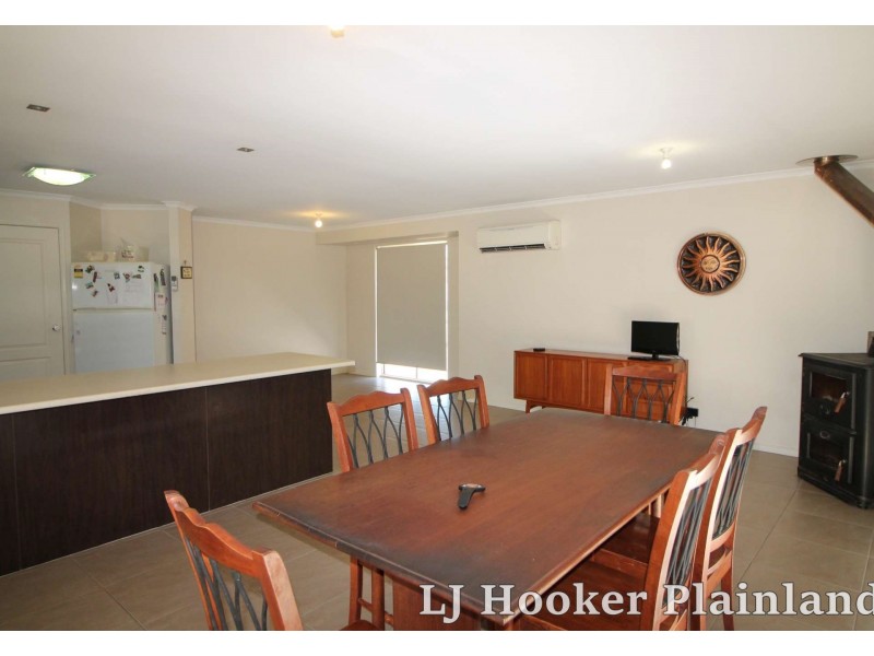 23 Stephenson Cres, Kensington Grove QLD 4341