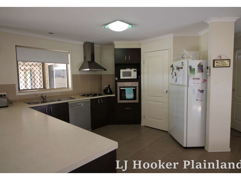 23 Stephenson Cres, Kensington Grove QLD 4341