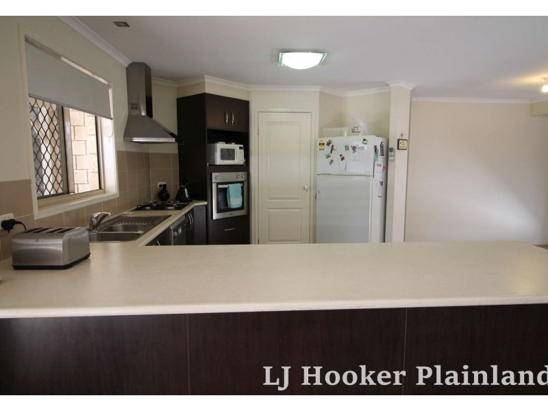 23 Stephenson Cres, Kensington Grove QLD 4341