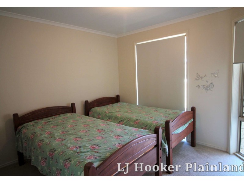 23 Stephenson Cres, Kensington Grove QLD 4341
