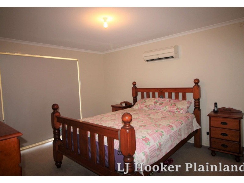 23 Stephenson Cres, Kensington Grove QLD 4341