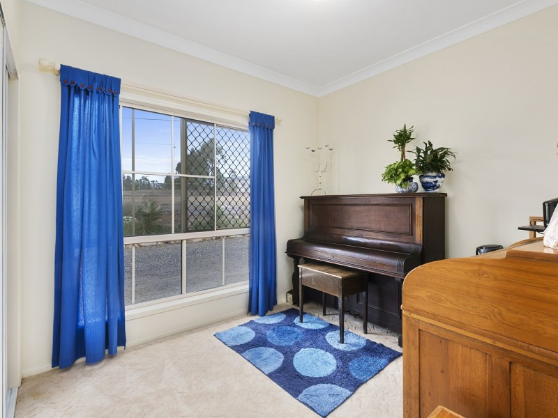 70 LAKES DRIVE, Laidley Heights QLD 4341
