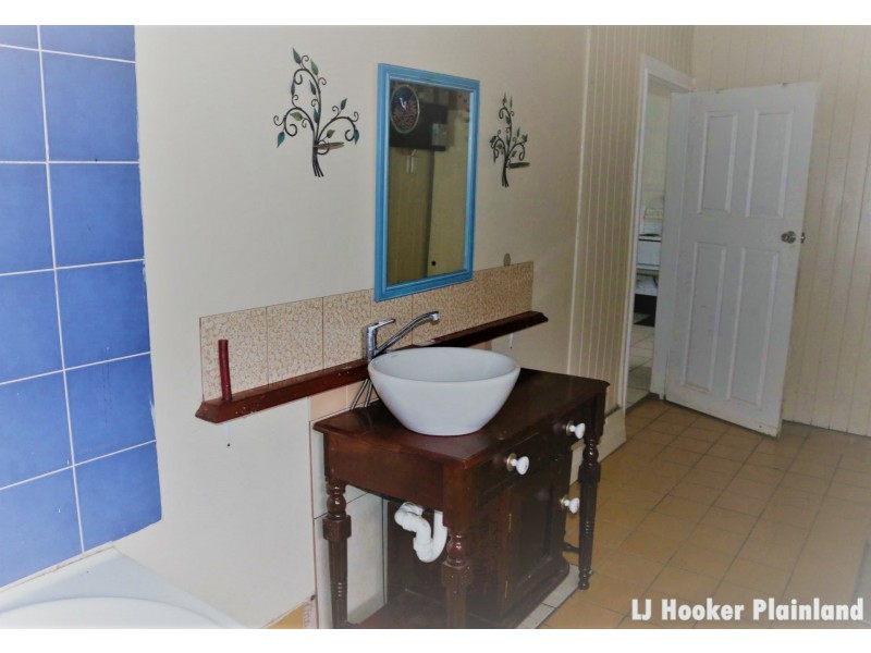 6 William Street, Grantham QLD 4347