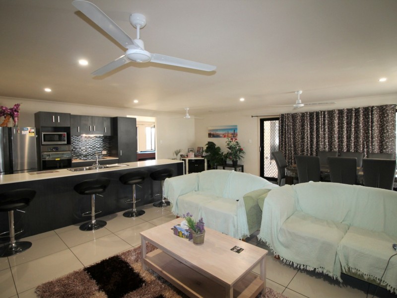 135 Lakes Dr, Laidley Heights QLD 4341