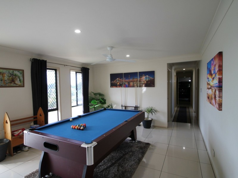 135 Lakes Dr, Laidley Heights QLD 4341