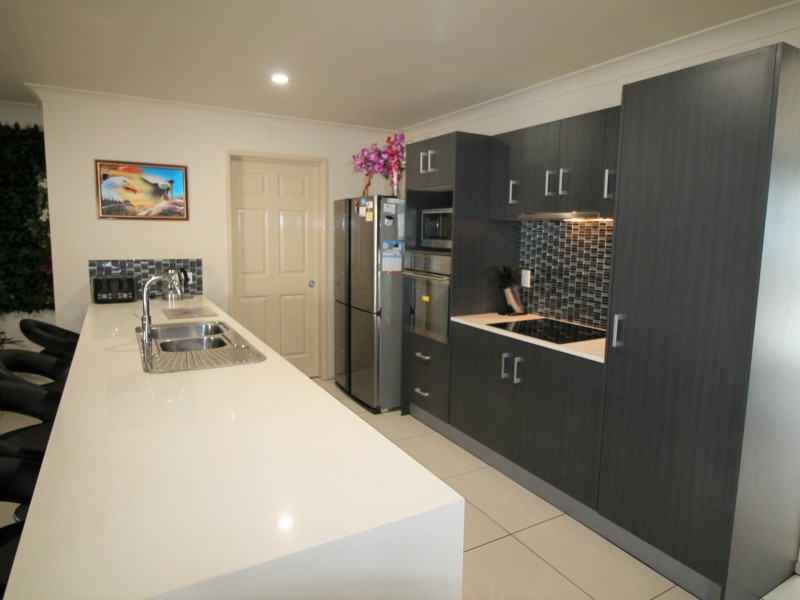 135 Lakes Dr, Laidley Heights QLD 4341