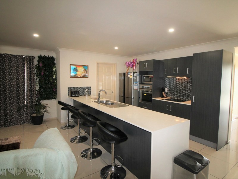 135 Lakes Dr, Laidley Heights QLD 4341