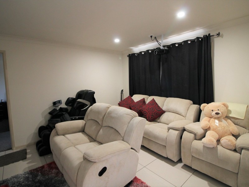 135 Lakes Dr, Laidley Heights QLD 4341