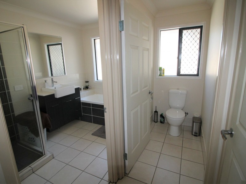 135 Lakes Dr, Laidley Heights QLD 4341