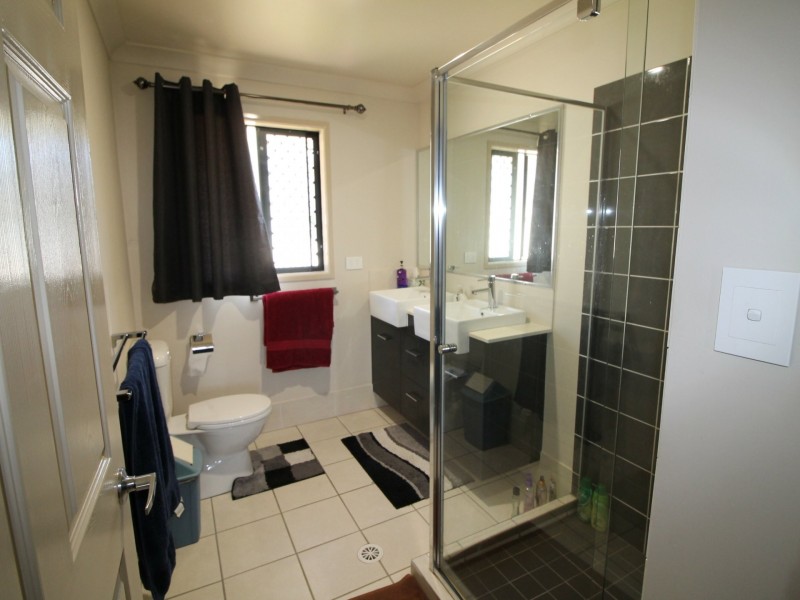 135 Lakes Dr, Laidley Heights QLD 4341