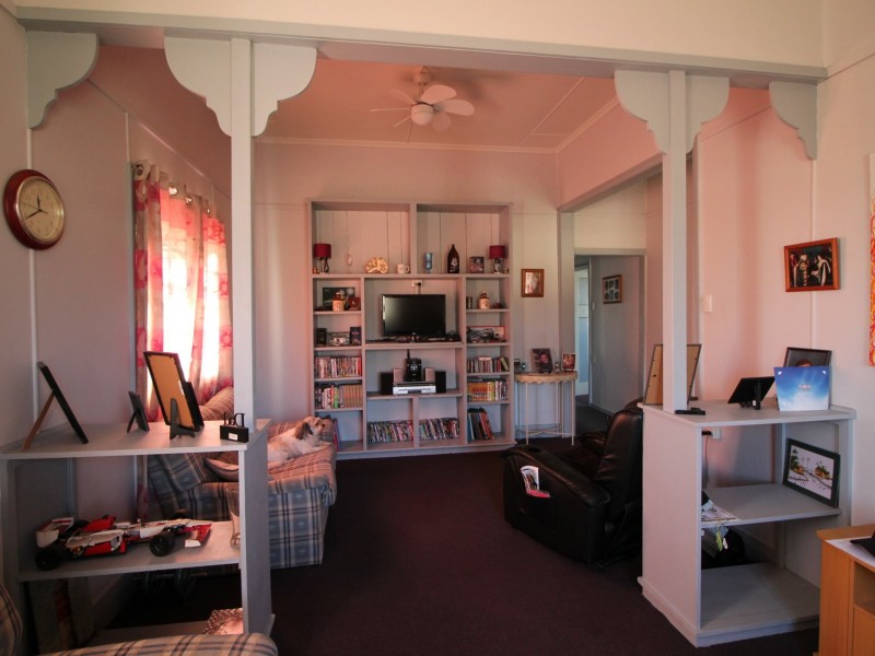 111 Ipswich St, Grandchester QLD 4340