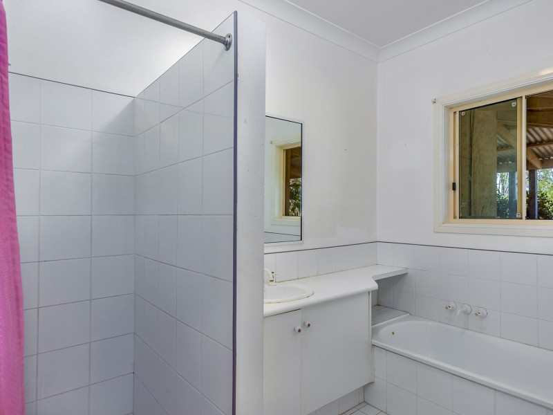 16 Weier Rd, Plainland QLD 4341