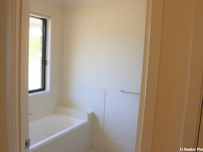 27 Andrews Court, Regency Downs QLD 4341