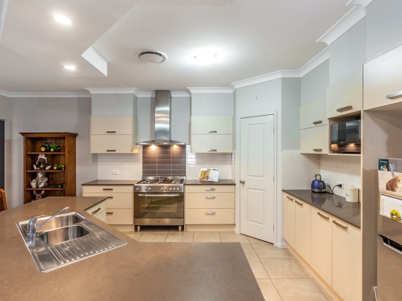 20 Hannant Road, Hatton Vale QLD 4341