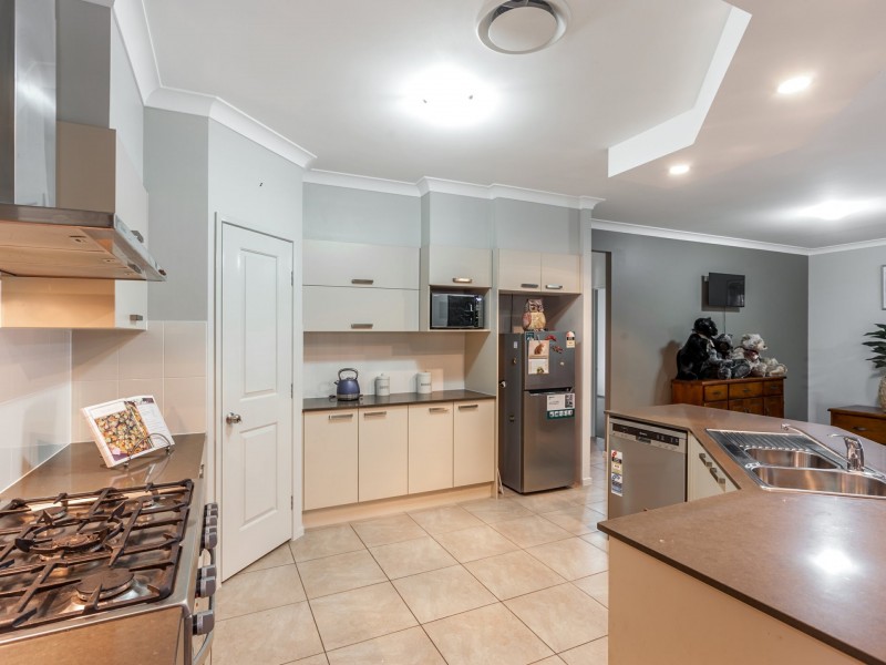 20 Hannant Road, Hatton Vale QLD 4341