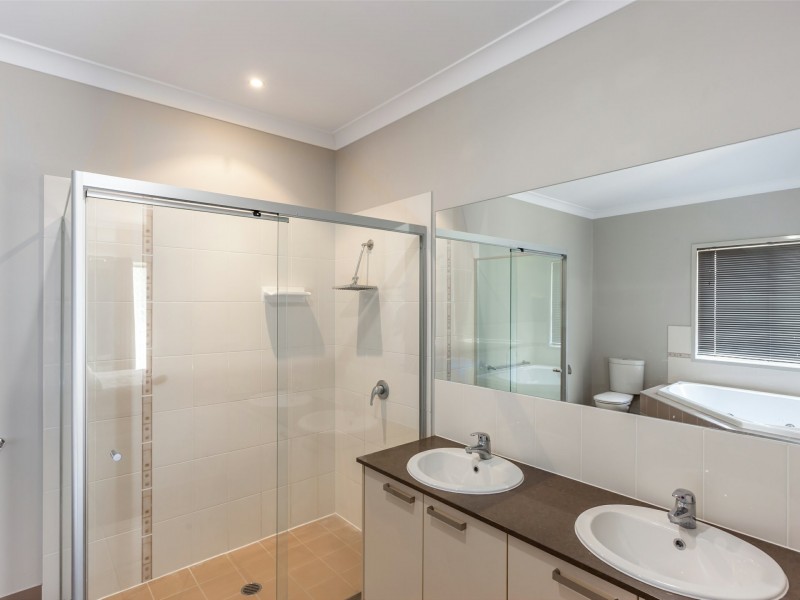 20 Hannant Road, Hatton Vale QLD 4341