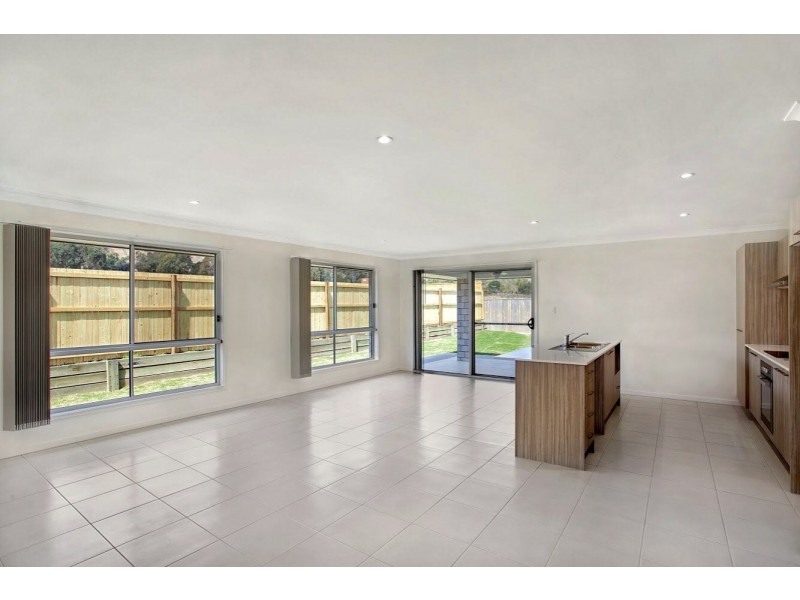 32 Hastings Ave, Plainland QLD 4341