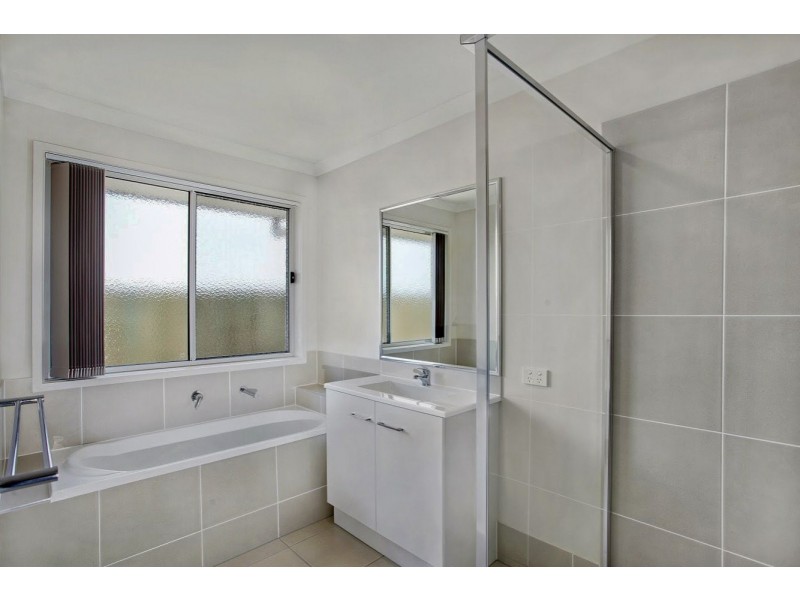 32 Hastings Ave, Plainland QLD 4341