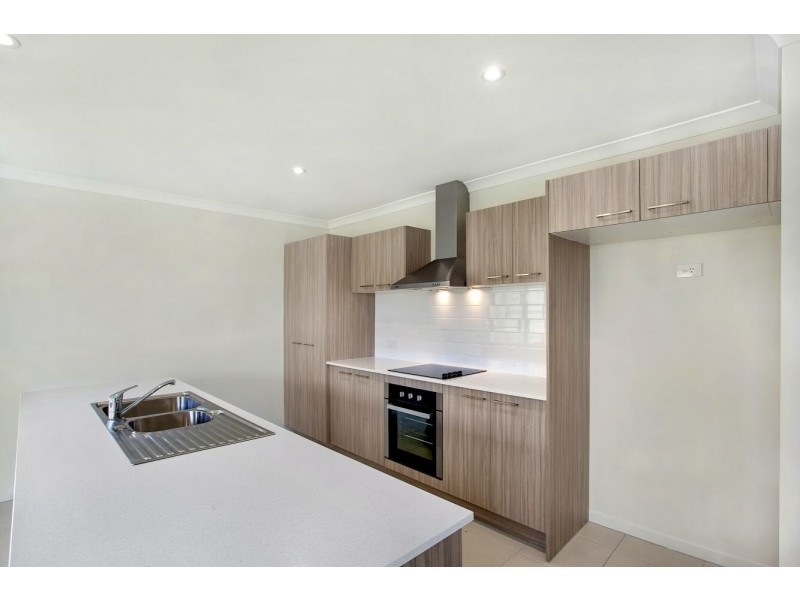 32 Hastings Ave, Plainland QLD 4341