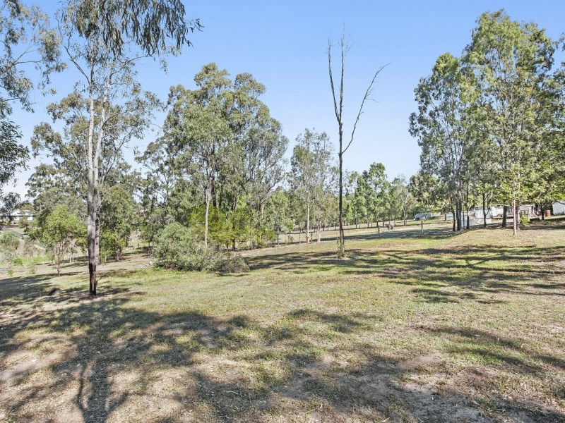 18 Hannant Rd, Hatton Vale QLD 4341
