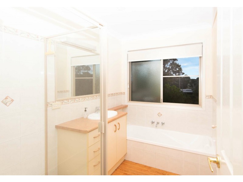 100 Lakes Drive, Laidley Heights QLD 4341