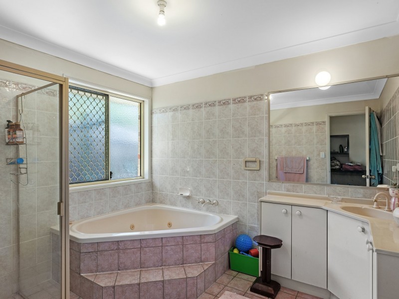 27 Bertrand Avenue, Kensington Grove QLD 4341