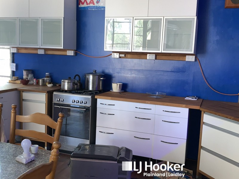 8 Naomi Rd, Lockyer Waters QLD 4311