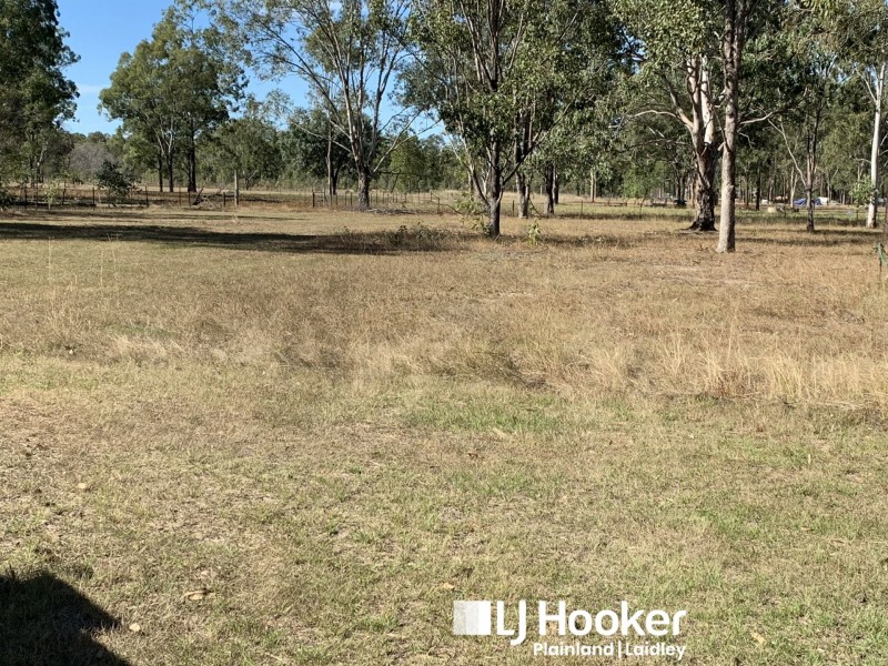 8 Naomi Rd, Lockyer Waters QLD 4311