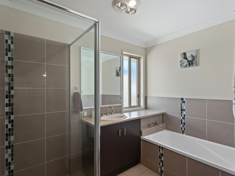 11 Fitzpatrick Crt, Lake Clarendon QLD 4343