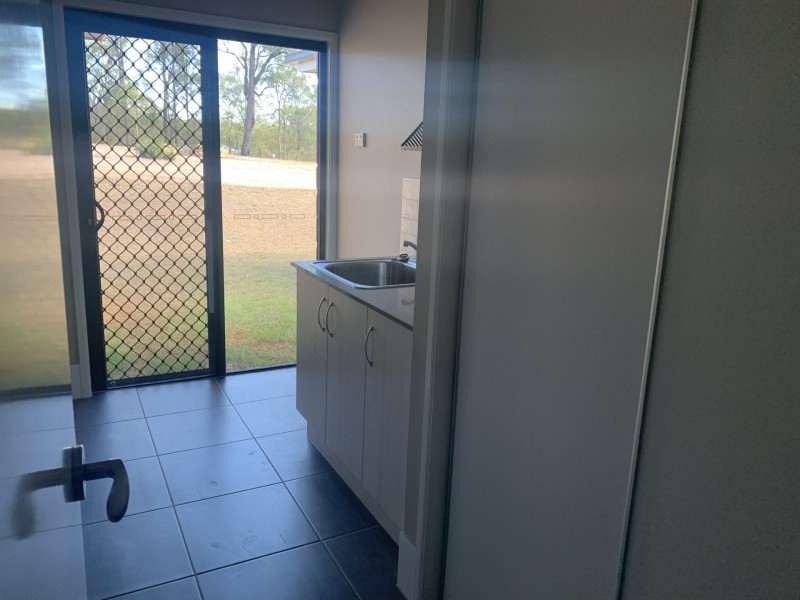 11 Silverton Place, Kensington Grove QLD 4341