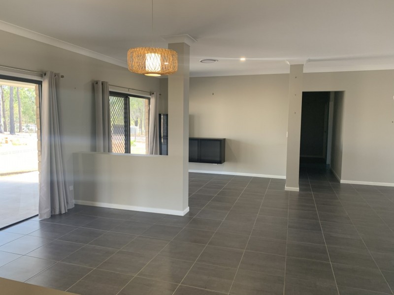 11 Silverton Place, Kensington Grove QLD 4341