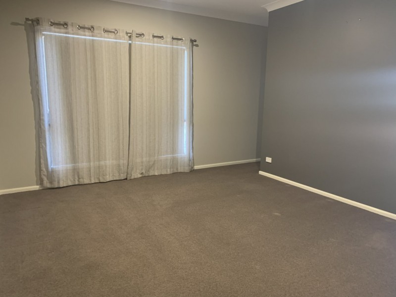 11 Silverton Place, Kensington Grove QLD 4341