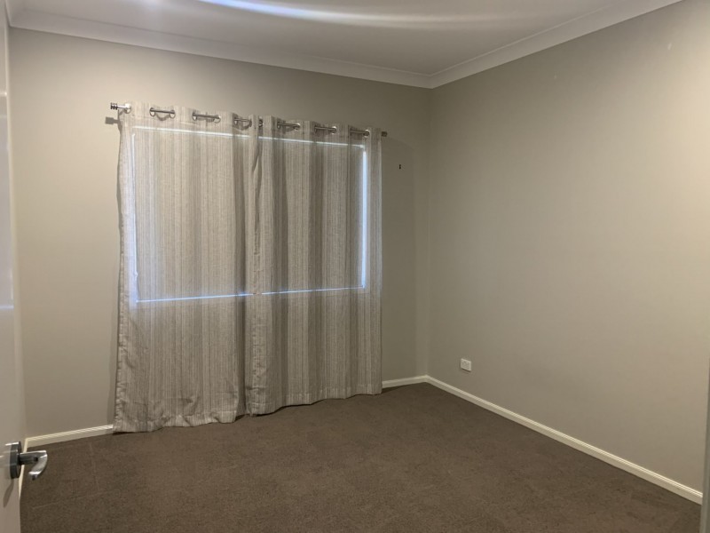 11 Silverton Place, Kensington Grove QLD 4341