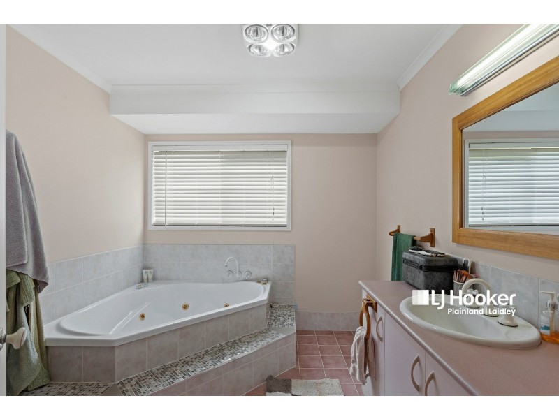 32 Hill Rd, Plainland QLD 4341