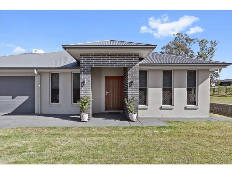 4 Wakefield Crescent, Kensington Grove QLD 4341
