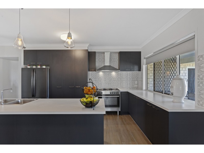 4 Wakefield Crescent, Kensington Grove QLD 4341