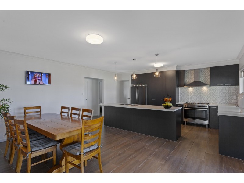 4 Wakefield Crescent, Kensington Grove QLD 4341